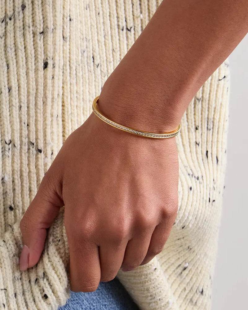 7261db77-124b-4e9a-8aa4-b39ccf85a460-Max