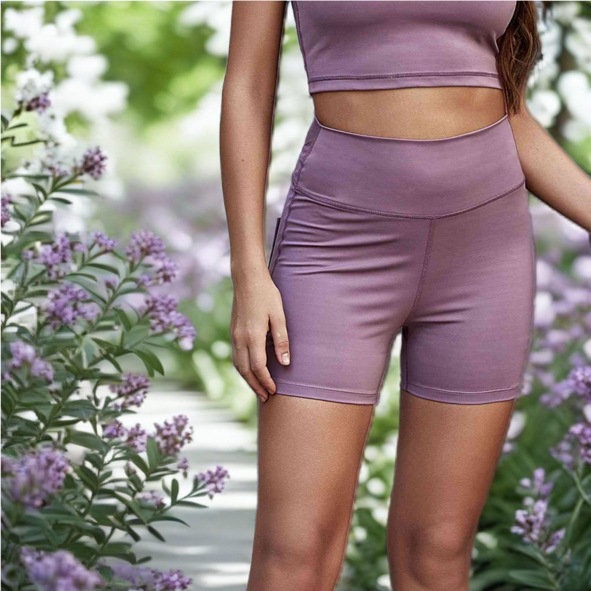 Exposed Seam Active Shorts