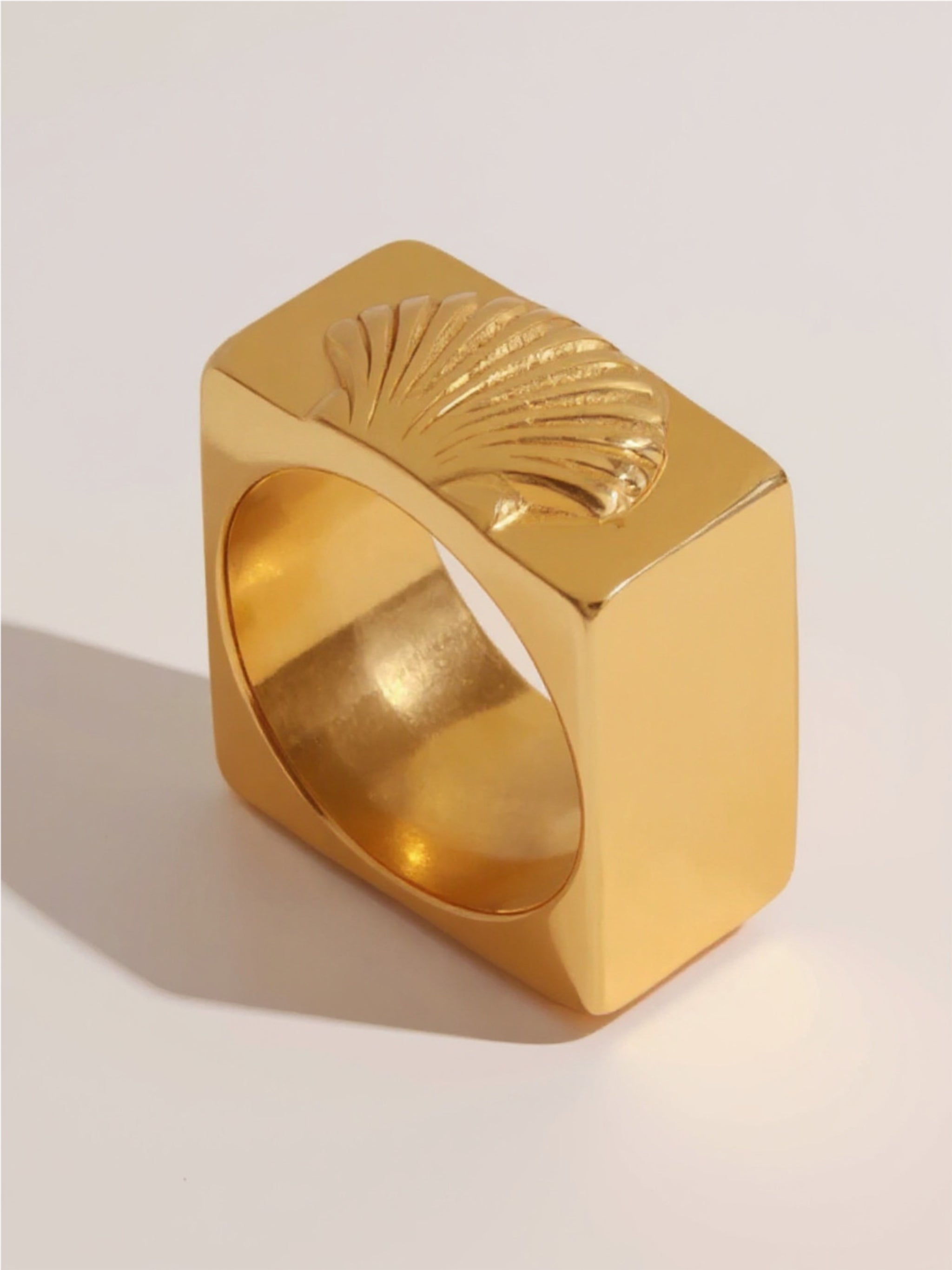 Vintage Shell Pattern Gold Signet Ring