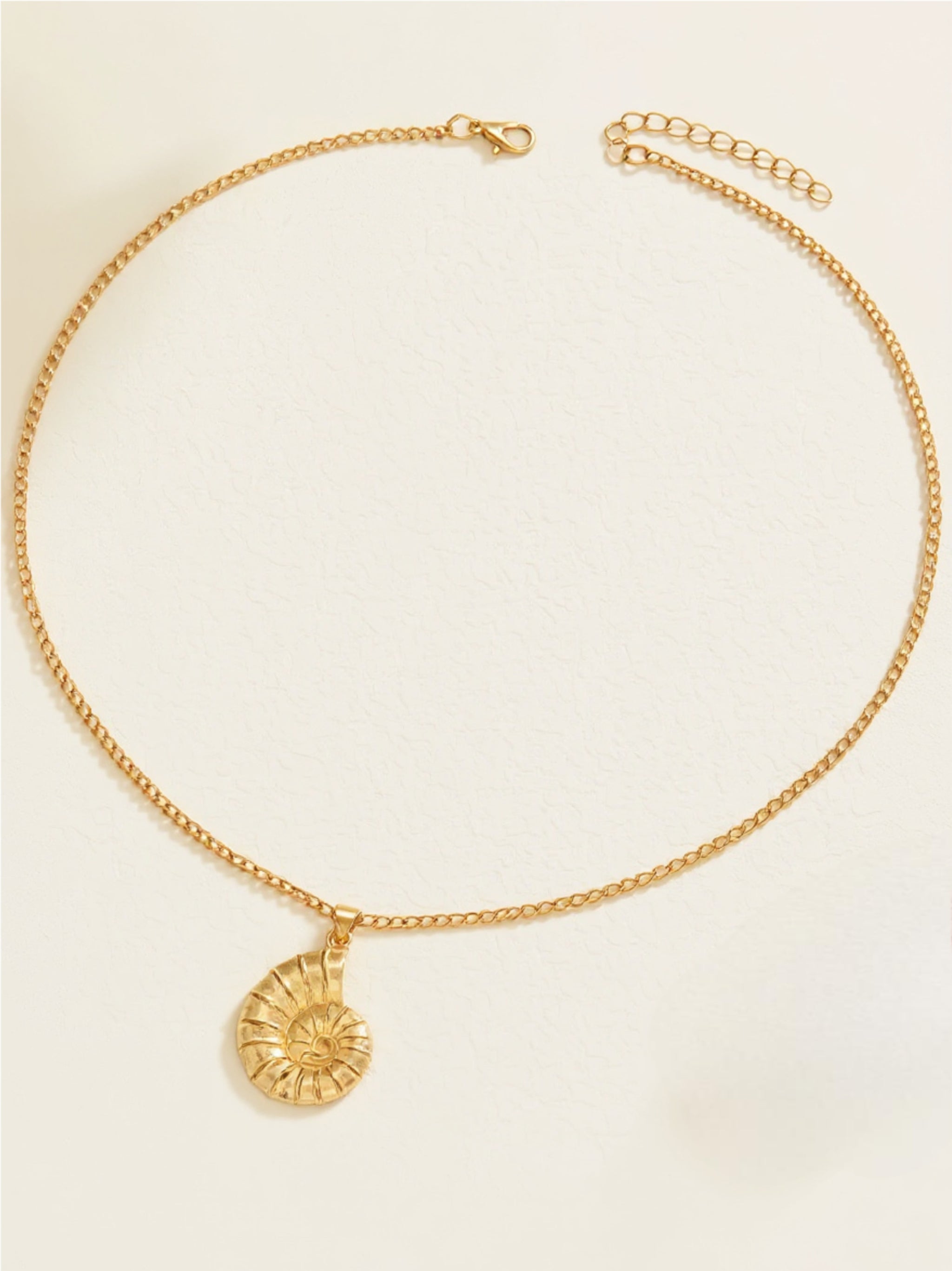 18K Gold Shell Pendant Necklace