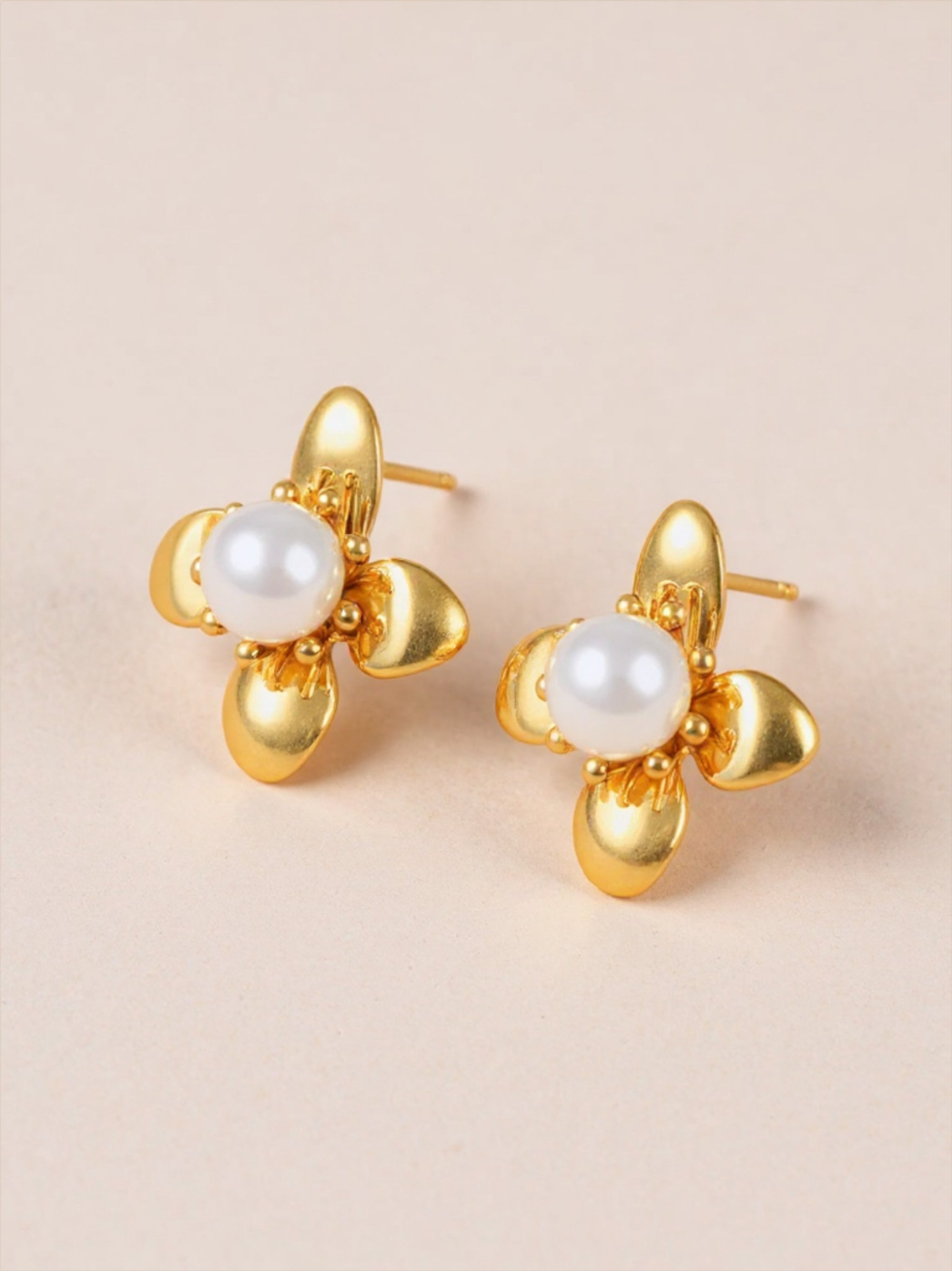 Synthetic Pearl Titanium Steel Flower Earrings