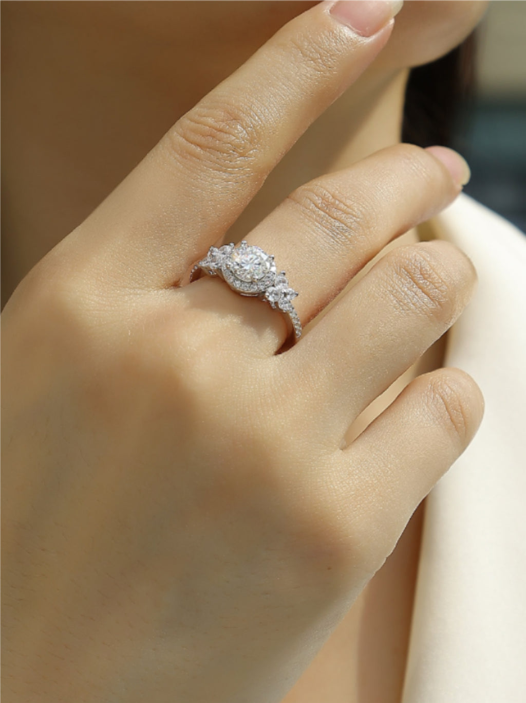S925 Platinum‑Plated 1‑Carat Moissanite Floral Halo Engagement Ring