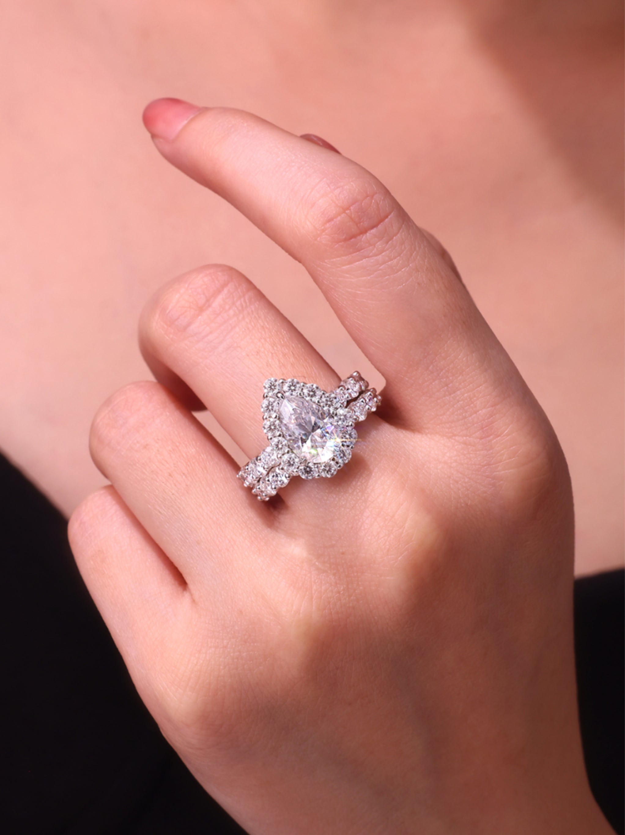 Pear‑Shaped Moissanite Engagement Ring Set