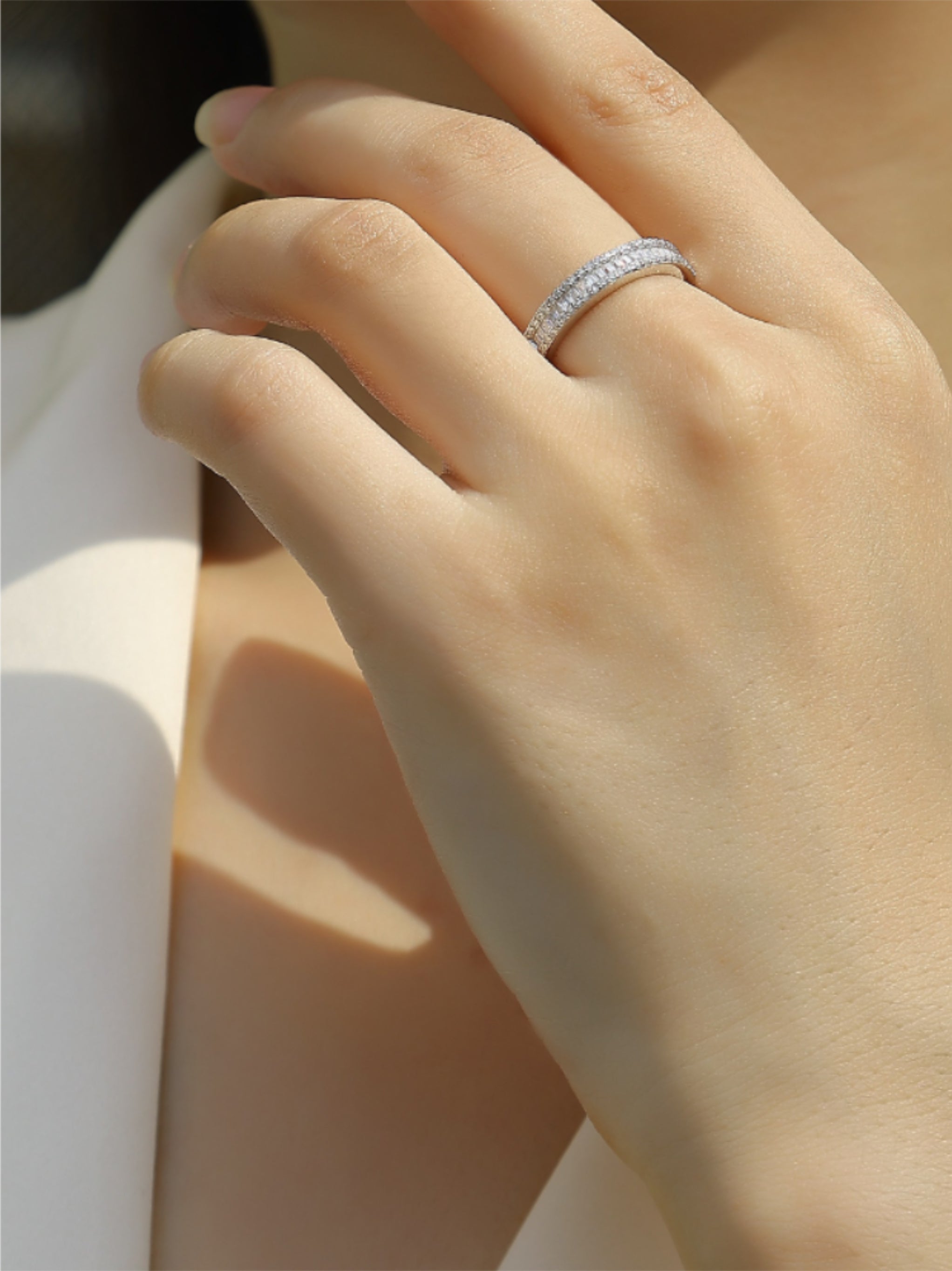 Elegant Baguette Moissanite Band Ring in Platinum‑Plated S925 Silver