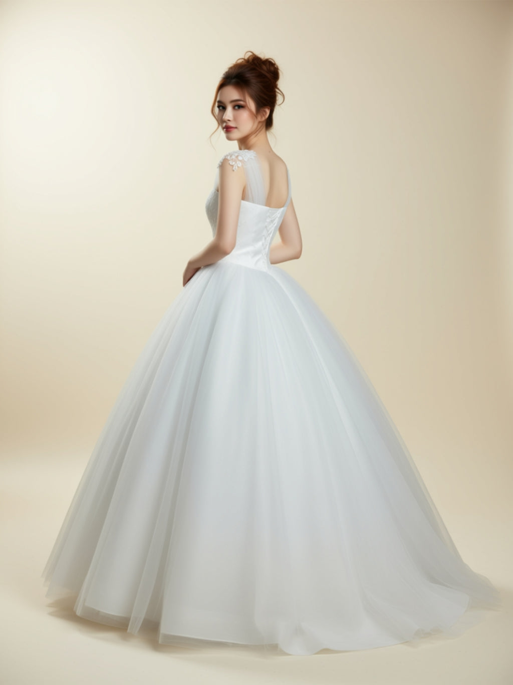 Elegant White Ball Gown Wedding Dress with Lace Appliqué & Tulle Skirt
