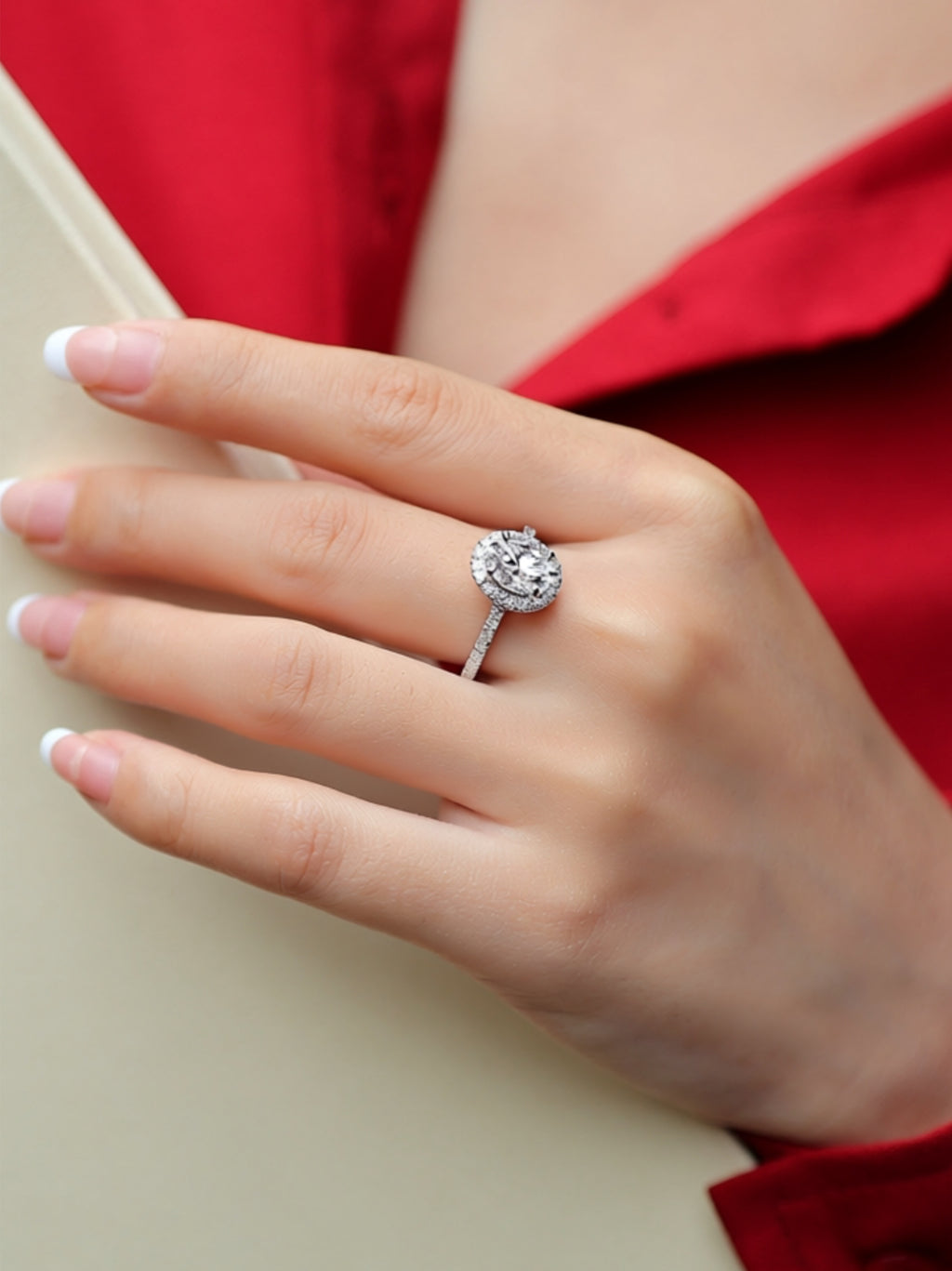 S925 Platinum‑Plated Oval Moissanite Halo Engagement Ring