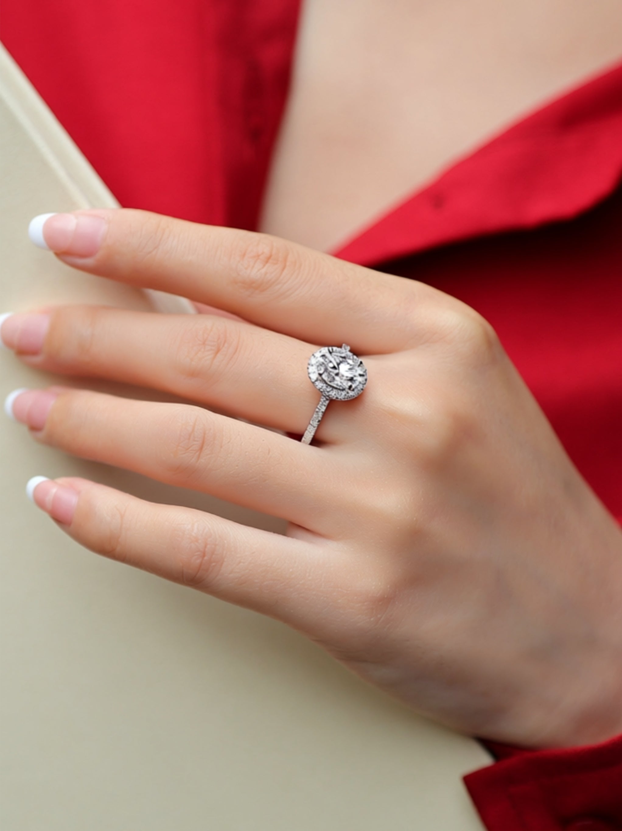 S925 Platinum‑Plated Oval Moissanite Halo Engagement Ring