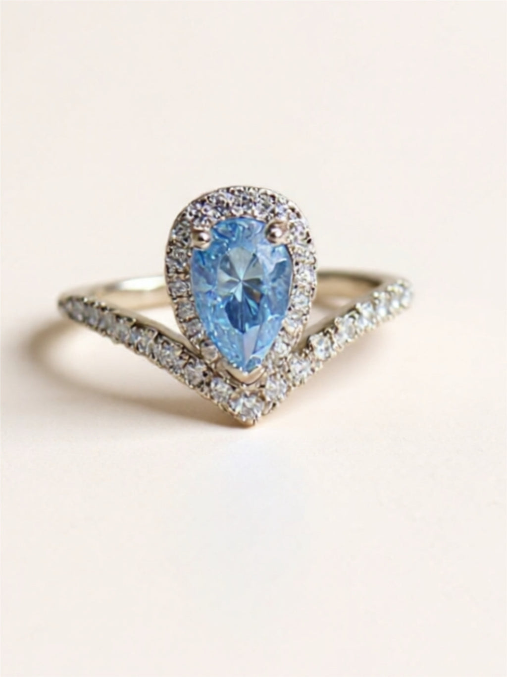 Modern Pear-Shaped Moissanite Ring – 1 Carat Center Stone, Platinum-Plated 925 Sterling Silver