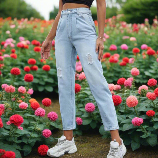 Distressed Straight Leg Jeans with Pockets