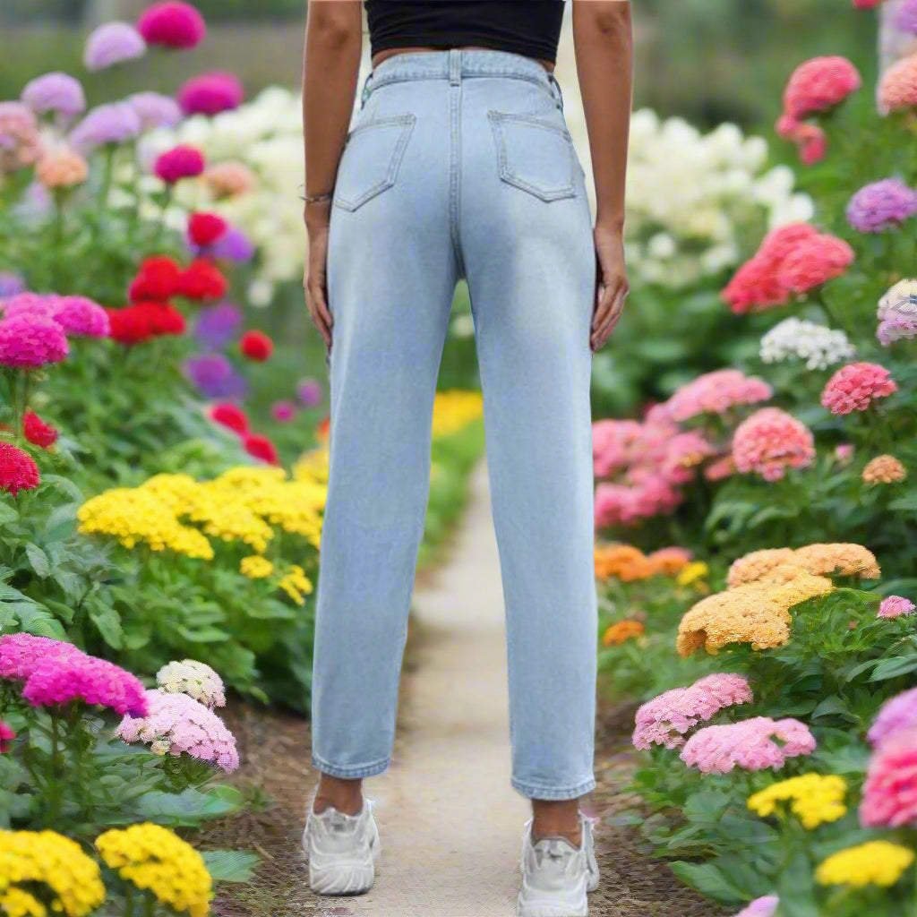 Distressed Straight Leg Jeans with Pockets