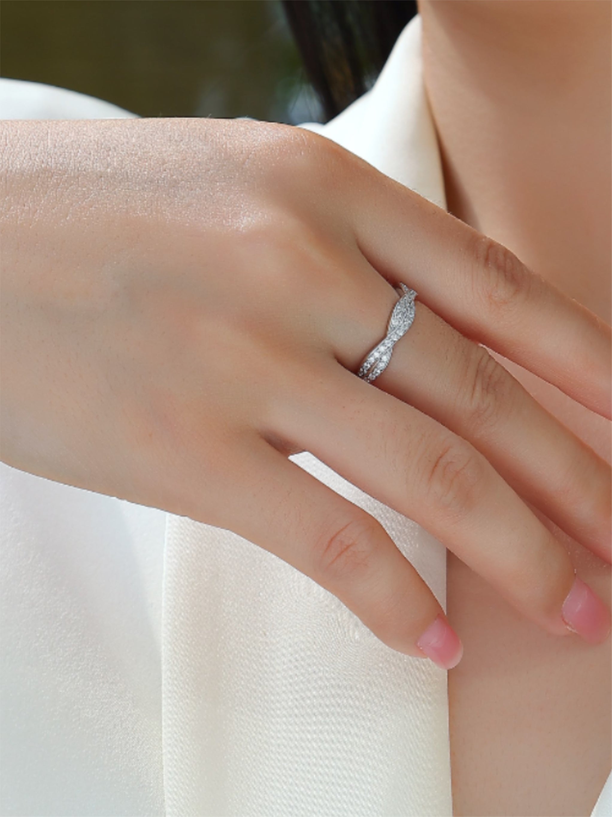 S925 Platinum‑Plated Twisted Moissanite Band