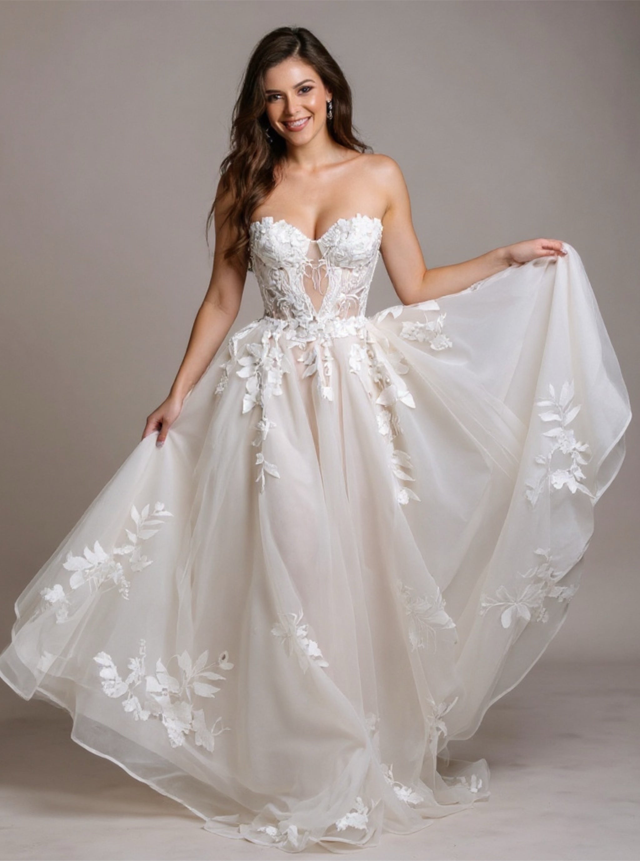 Classic Sweetheart Strapless Lace Bridal Gown