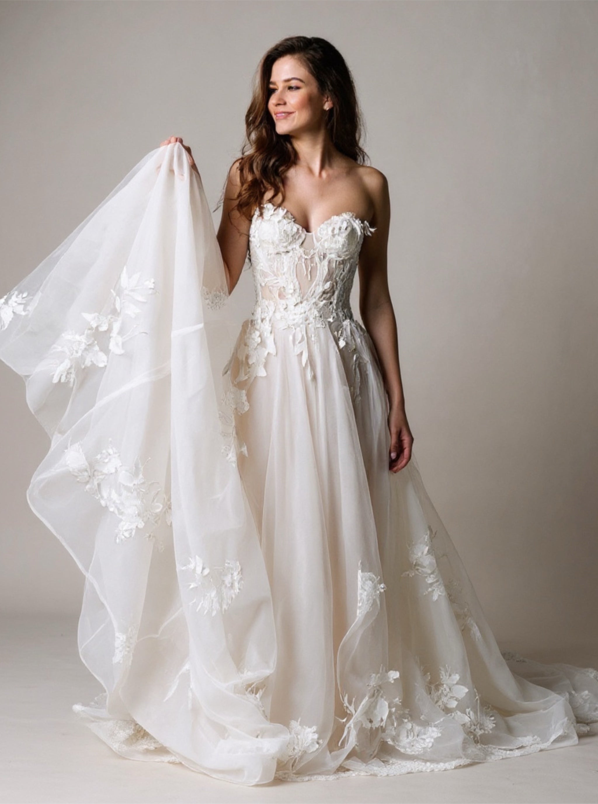 Classic Sweetheart Strapless Lace Bridal Gown